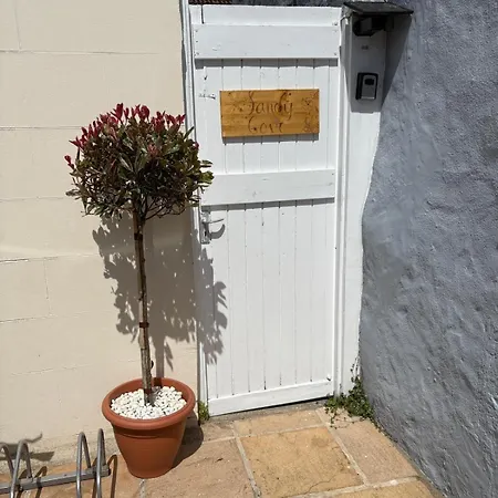 Sandy Cove * Gorey